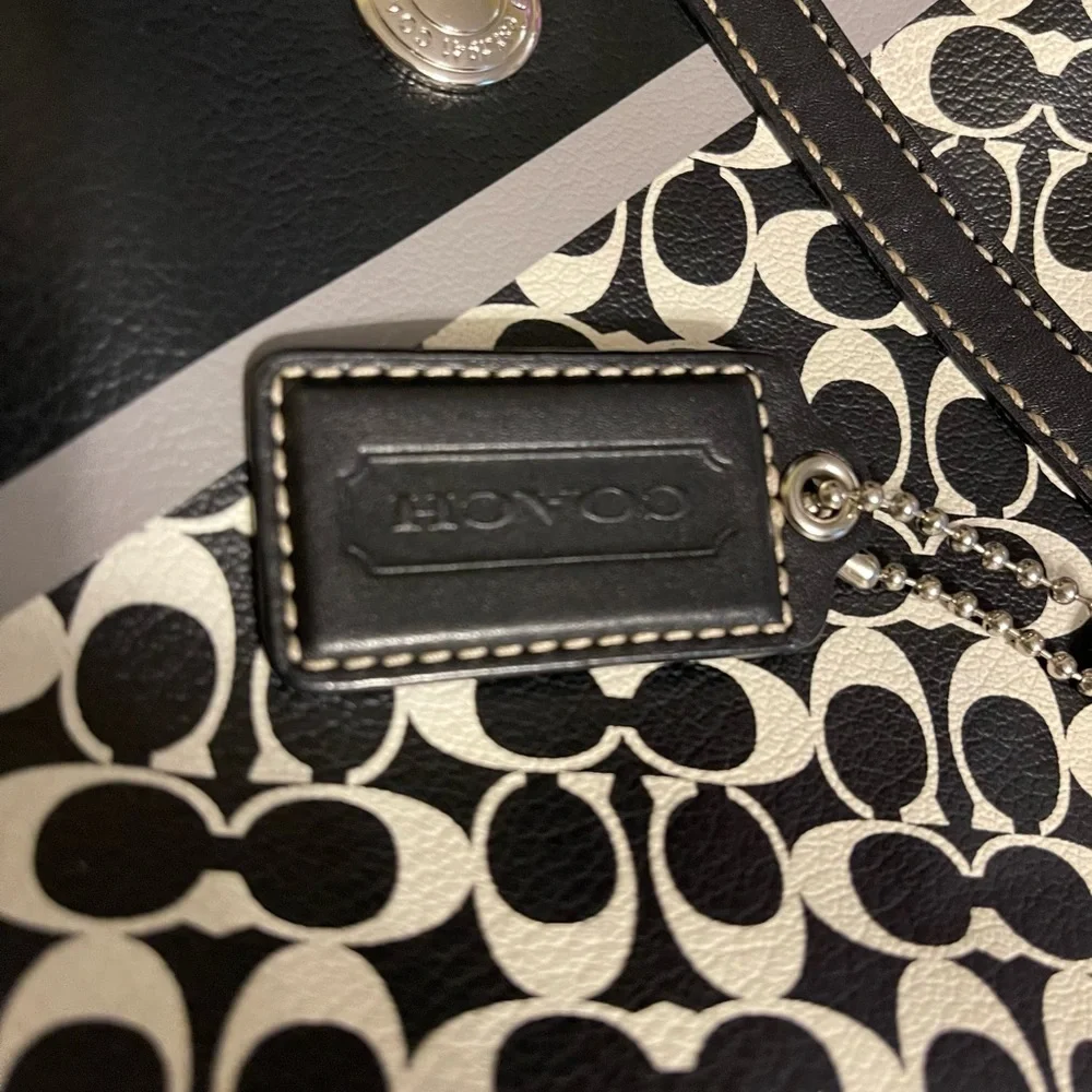 Coach | Chelsea Signature Hertiage Tote Bag - Picture 3 of 6